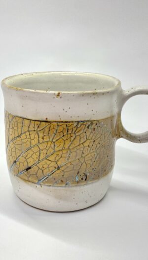 Kubek ceramiczny z odciskiem chrzanu