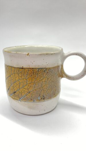 Kubek ceramiczny z odciskiem chrzanu